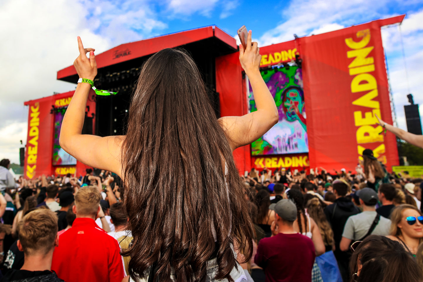 Reading festival. Волонтер-Fest. Фестиваль like Fest. Volunteer at a Festival. Reading Festival girls.